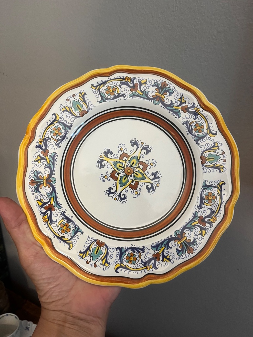 Sur La Table Deruta Salad Plates / Italian Majolica / Hand Painted / Set of 4 - Picture 9 of 14